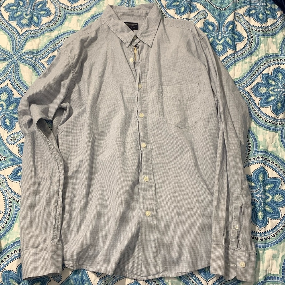 Sz M Men’s Blue and White Button Down